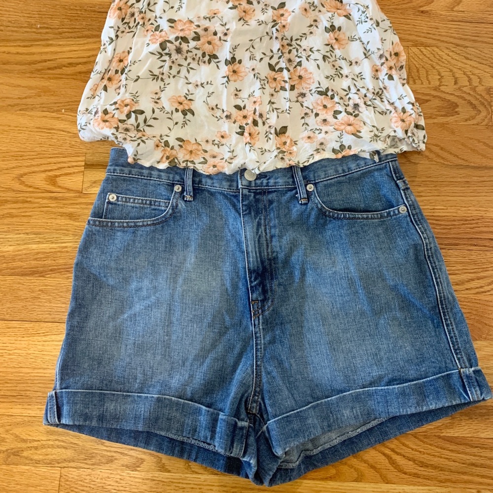 GAP super high rise denim shorts- size 30R